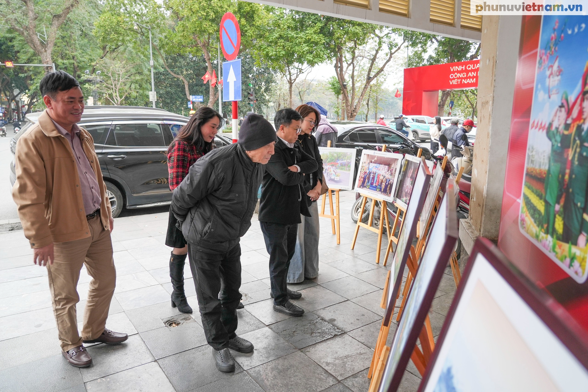 Khai mạc Hội Báo Xuân Ất Tỵ - Hà Nội 2025 và trao Giải Báo chí Ngô Tất Tố 2024- Ảnh 17. Khai mạc Hội Báo Xuân Ất Tỵ - Hà Nội 2025 và trao Giải Báo chí Ngô Tất Tố 2024- Ảnh 17.