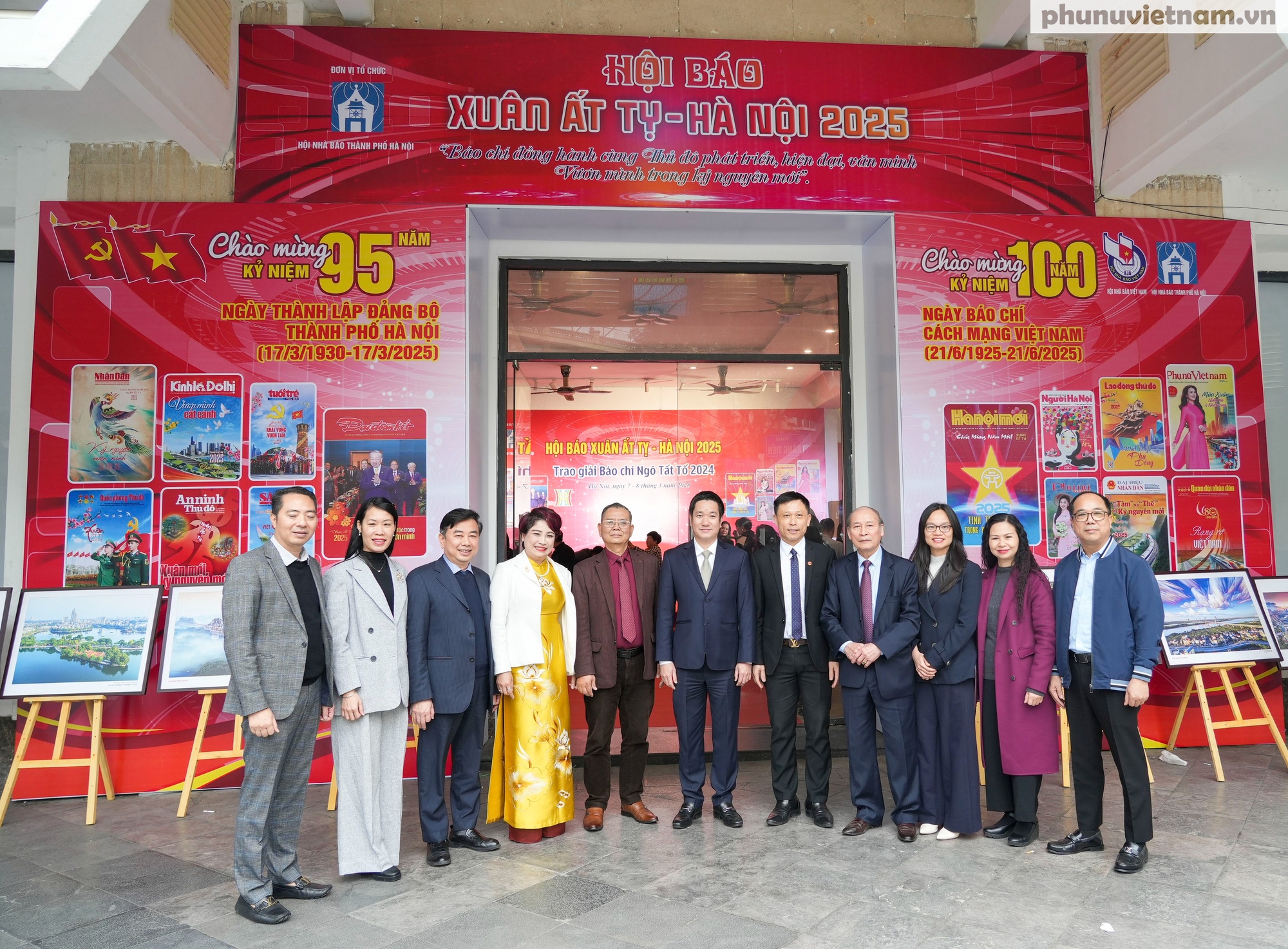 Khai mạc Hội Báo Xuân Ất Tỵ - Hà Nội 2025 và trao Giải Báo chí Ngô Tất Tố 2024- Ảnh 20. Khai mạc Hội Báo Xuân Ất Tỵ - Hà Nội 2025 và trao Giải Báo chí Ngô Tất Tố 2024- Ảnh 20.