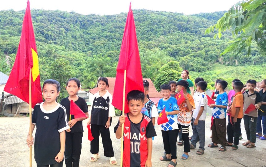 Bezplatná výuka - potřeba odstranit neviditelné bariéry - Foto 3. Miễn học phí- cần xóa bỏ những rào cản vô hình- Ảnh 3.