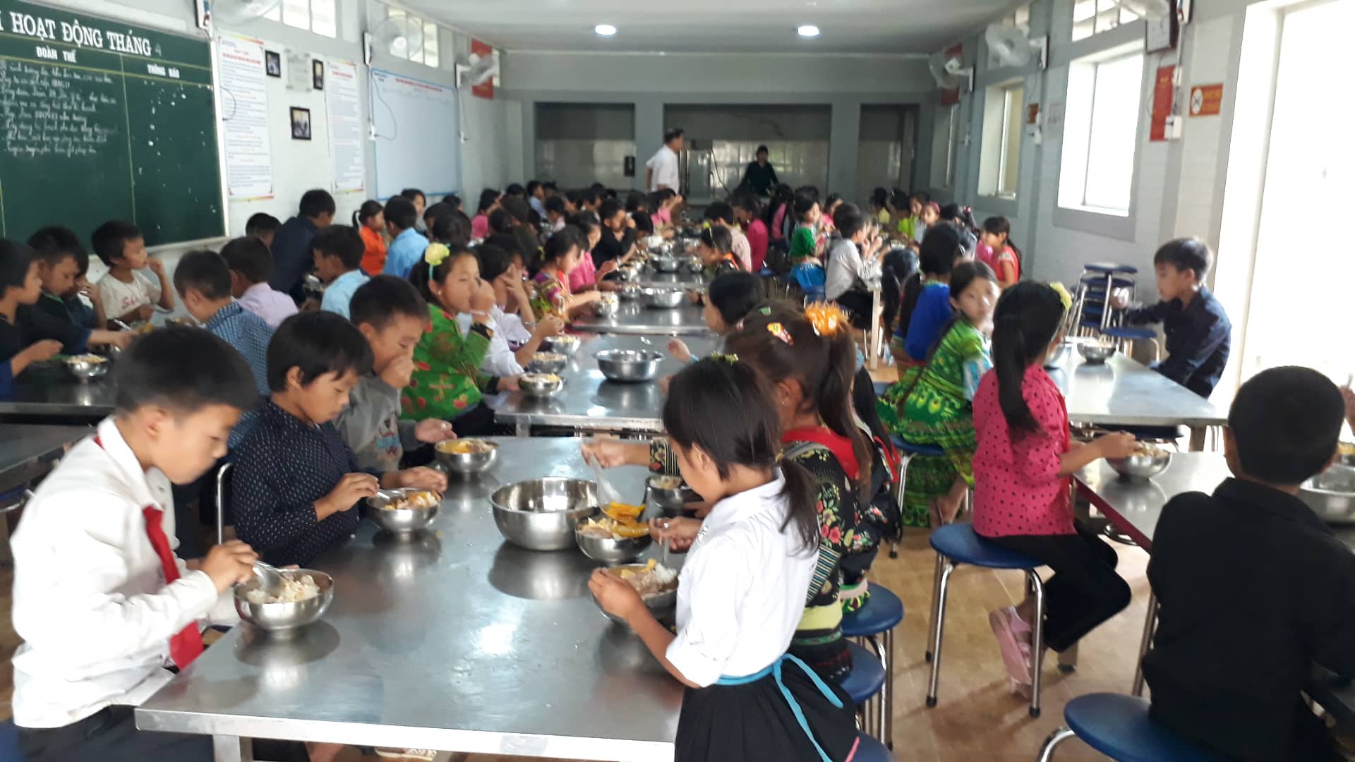 Bezplatná výuka - potřeba odstranit neviditelné bariéry - Foto 2. Miễn học phí- cần xóa bỏ những rào cản vô hình- Ảnh 2.