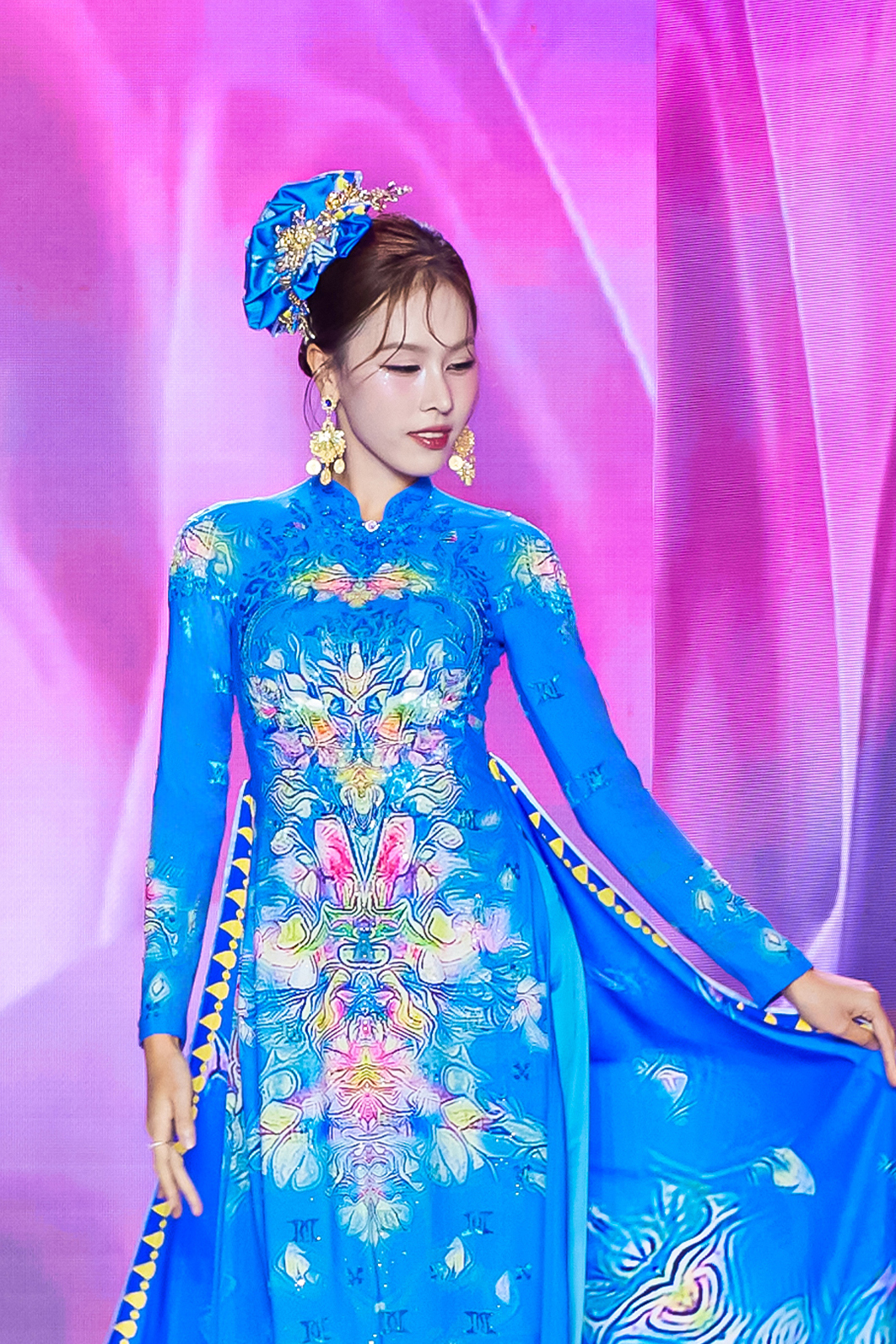 NTK Đỗ Trịnh Hoài Nam chọn bộ sưu tập với ý nghĩa biểu trưng của Phụ nữ Việt Nam để quảng bá áo dài tại Lễ hội NTK Đỗ Trịnh Hoài Nam chọn bộ sưu tập với ý nghĩa biểu trưng của Phụ nữ Việt Nam để quảng bá áo dài tại Lễ hội