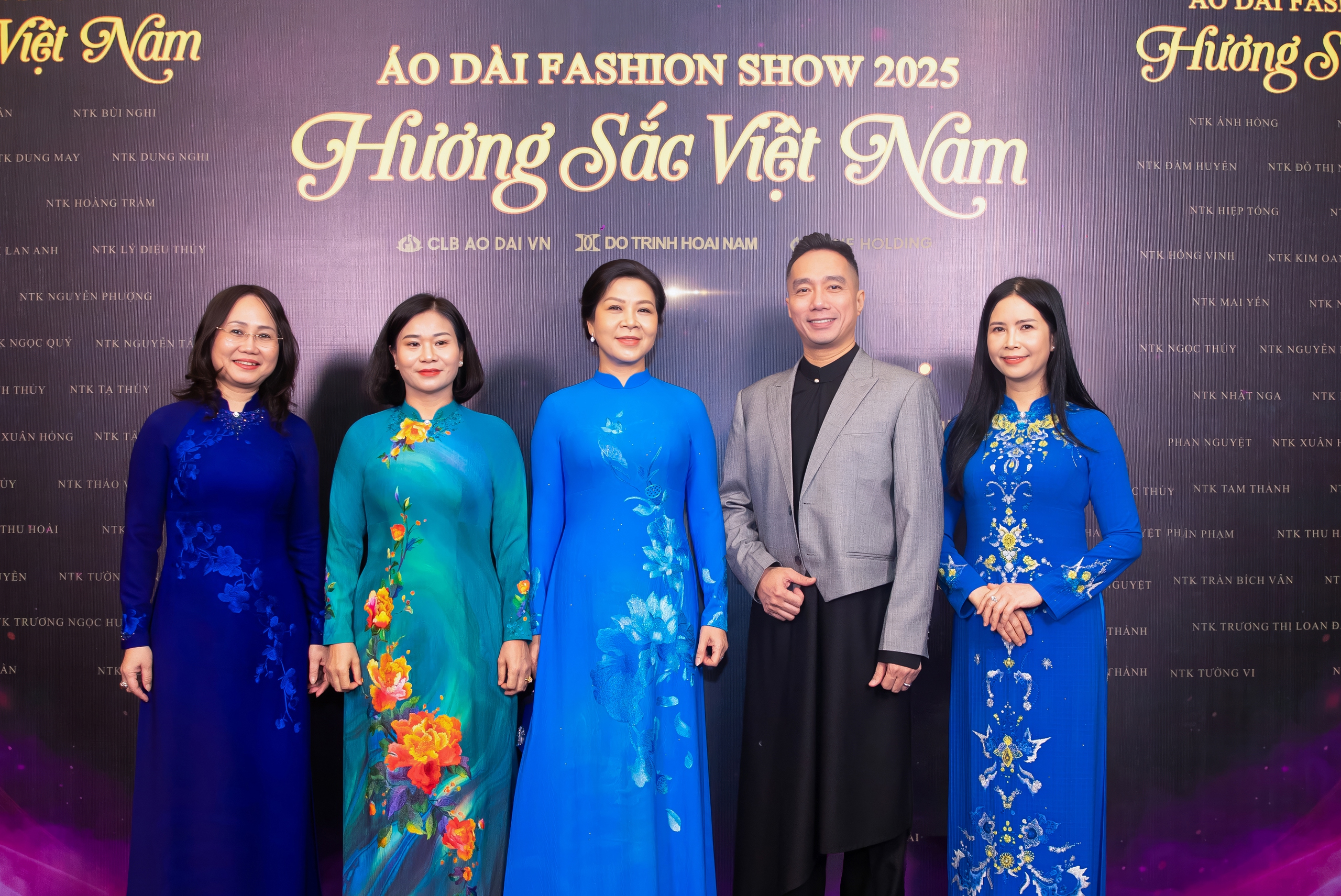 NTK Đỗ Trịnh Hoài Nam: "Hương Sắc Việt Nam" là bản giao hưởng của văn hóa, phụ nữ và thời đại- Ảnh 1. NTK Đỗ Trịnh Hoài Nam: "Hương Sắc Việt Nam" là bản giao hưởng của văn hóa, phụ nữ và thời đại- Ảnh 1.
