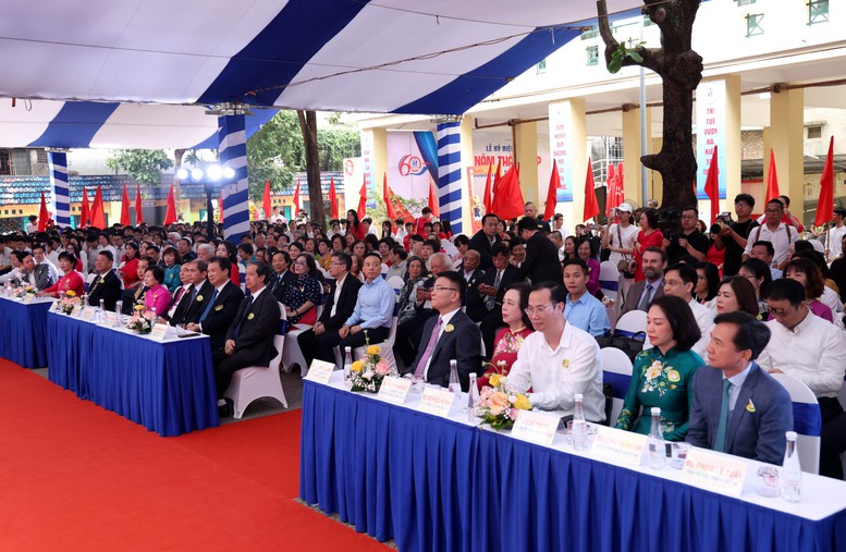 Kỷ niệm 60 năm thành lập ngôi trường giàu truyền thống "dạy tốt, học tốt" của Thủ đô- Ảnh 1. Kỷ niệm 60 năm thành lập ngôi trường giàu truyền thống "dạy tốt, học tốt" của Thủ đô- Ảnh 1.