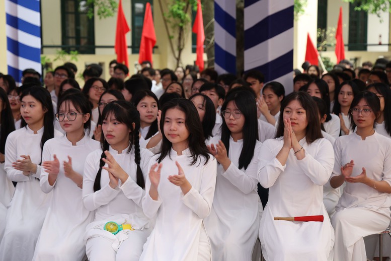 Kỷ niệm 60 năm thành lập ngôi trường giàu truyền thống "dạy tốt, học tốt" của Thủ đô- Ảnh 5. Kỷ niệm 60 năm thành lập ngôi trường giàu truyền thống "dạy tốt, học tốt" của Thủ đô- Ảnh 5.