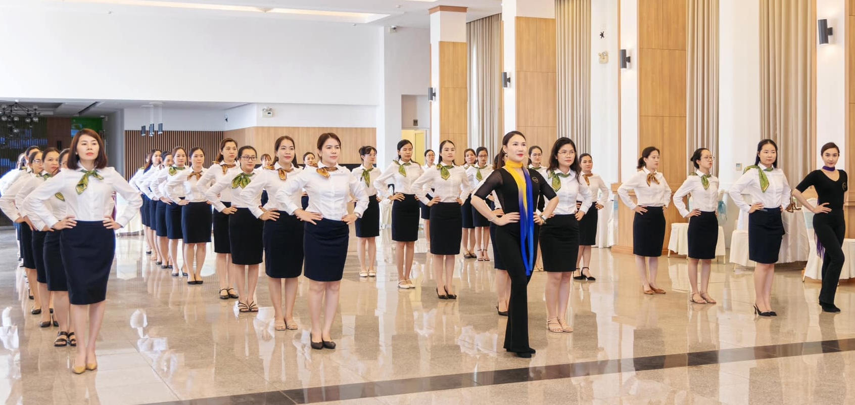 TPHCM: Chị em nô nức đi học... phong thái - Ảnh 2. TPHCM: Chị em nô nức đi học... phong thái - Ảnh 2.