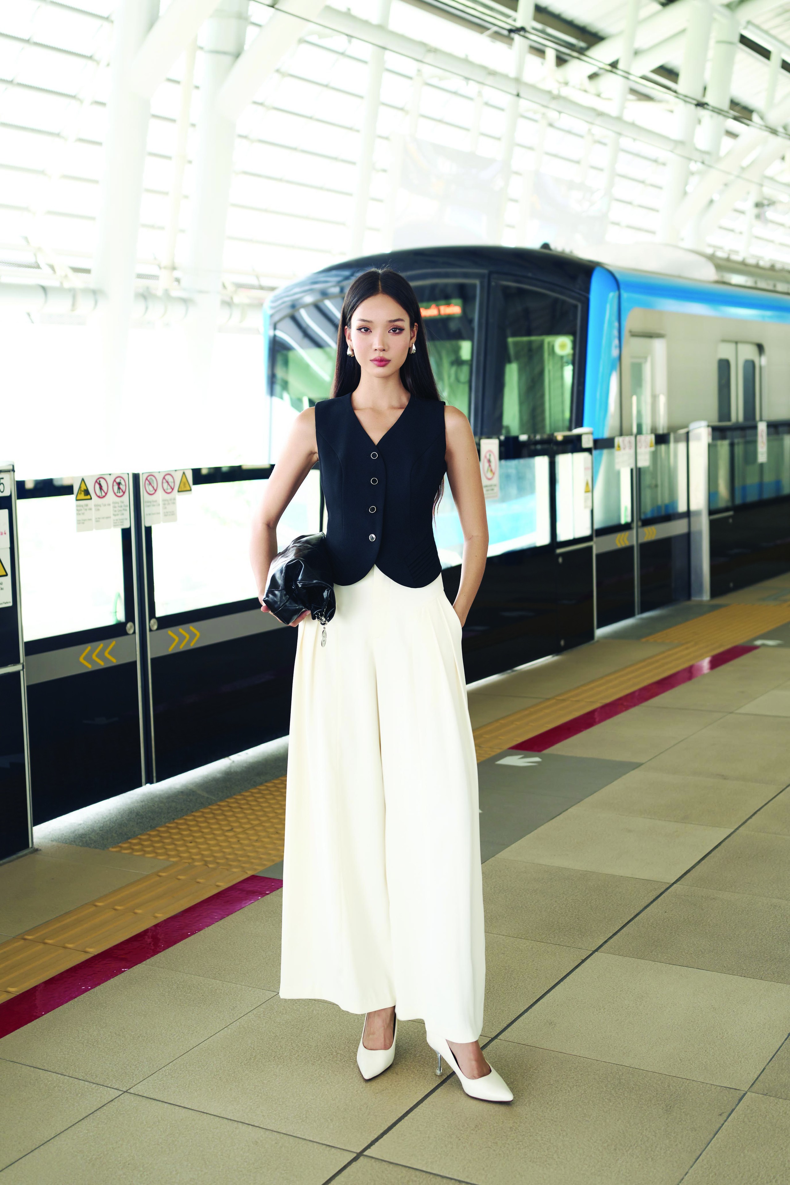 Chọn trang phục năng động đón ngày mới- Ảnh 1. Chọn trang phục năng động đón ngày mới- Ảnh 1.