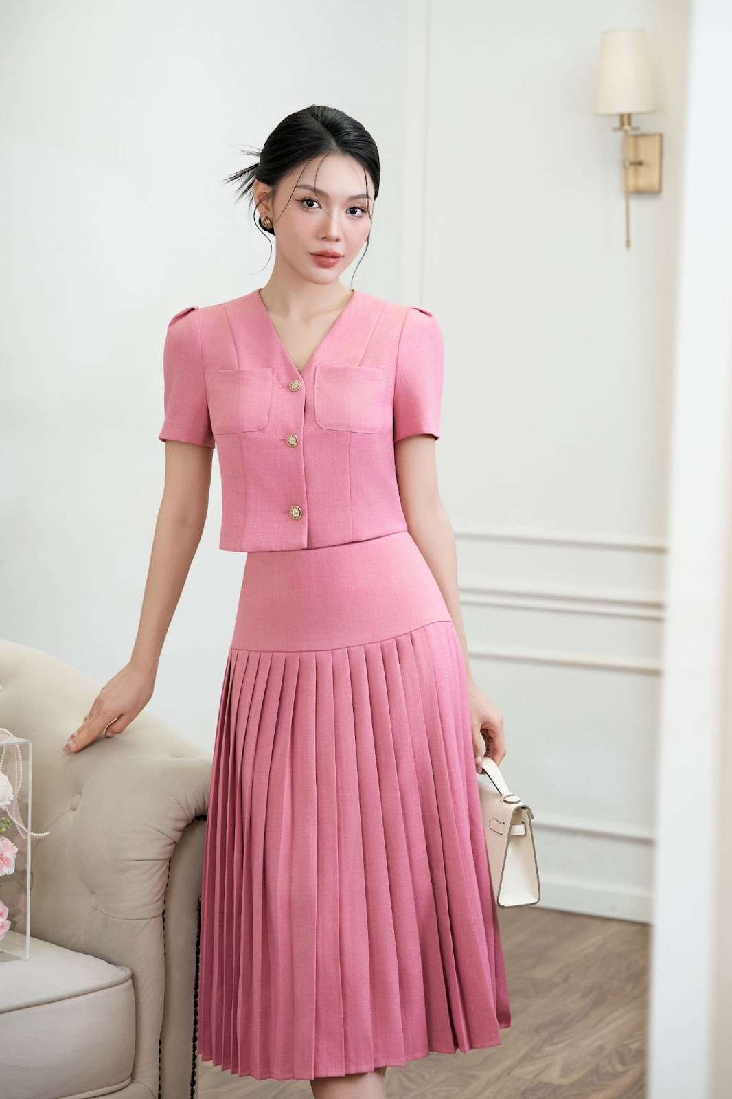 5 tông màu trang phục ngọt ngào cho quý cô công sở - Ảnh 4. 5 tông màu trang phục ngọt ngào cho quý cô công sở - Ảnh 4.