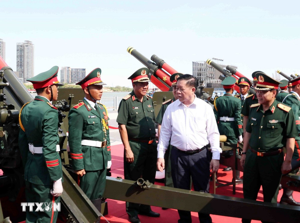 Trưởng Ban Tuyên giáo và Dân vận TW thăm lực lượng tham gia diễu binh, diễu hành- Ảnh 1. Trưởng Ban Tuyên giáo và Dân vận TW thăm lực lượng tham gia diễu binh, diễu hành- Ảnh 1.