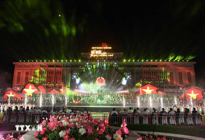 Tổng Bí thư dự Chương trình nghệ thuật đặc biệt mừng 50 năm Ngày thống nhất đất nước- Ảnh 2. Tổng Bí thư dự Chương trình nghệ thuật đặc biệt mừng 50 năm Ngày thống nhất đất nước- Ảnh 2.