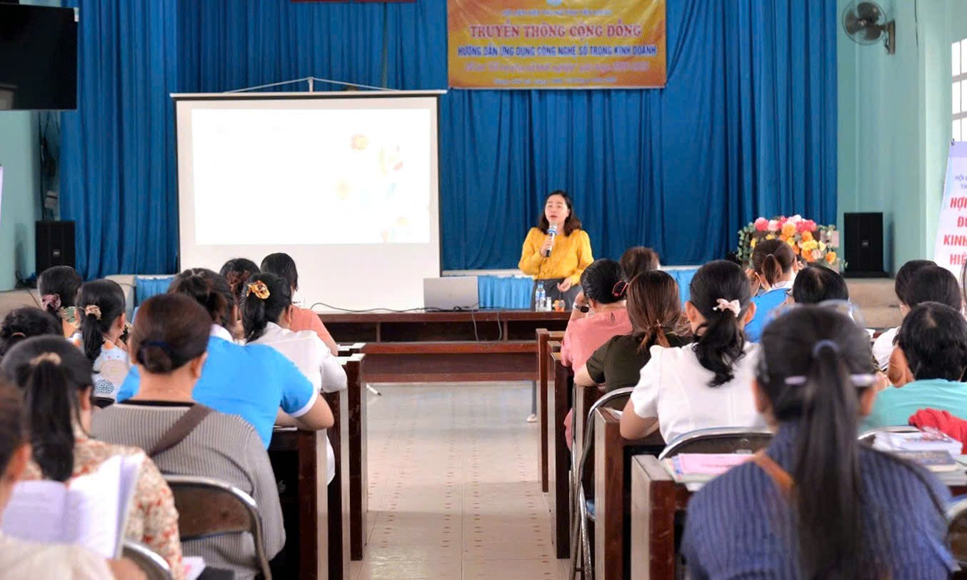 ស្ត្រីនៅទៀនយ៉ាងកំពុងបង្កើនការអនុវត្តបច្ចេកវិទ្យាឌីជីថលក្នុងអាជីវកម្ម - រូបថតទី 1។ Phụ nữ Tiền Giang đẩy mạnh ứng dụng công nghệ số trong kinh doanh- Ảnh 1.