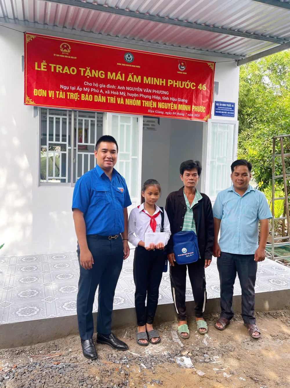 Cử nhân Báo chí lập nhóm thiện nguyện xây hơn 100 căn nhà tình thương cho người nghèo- Ảnh 1.