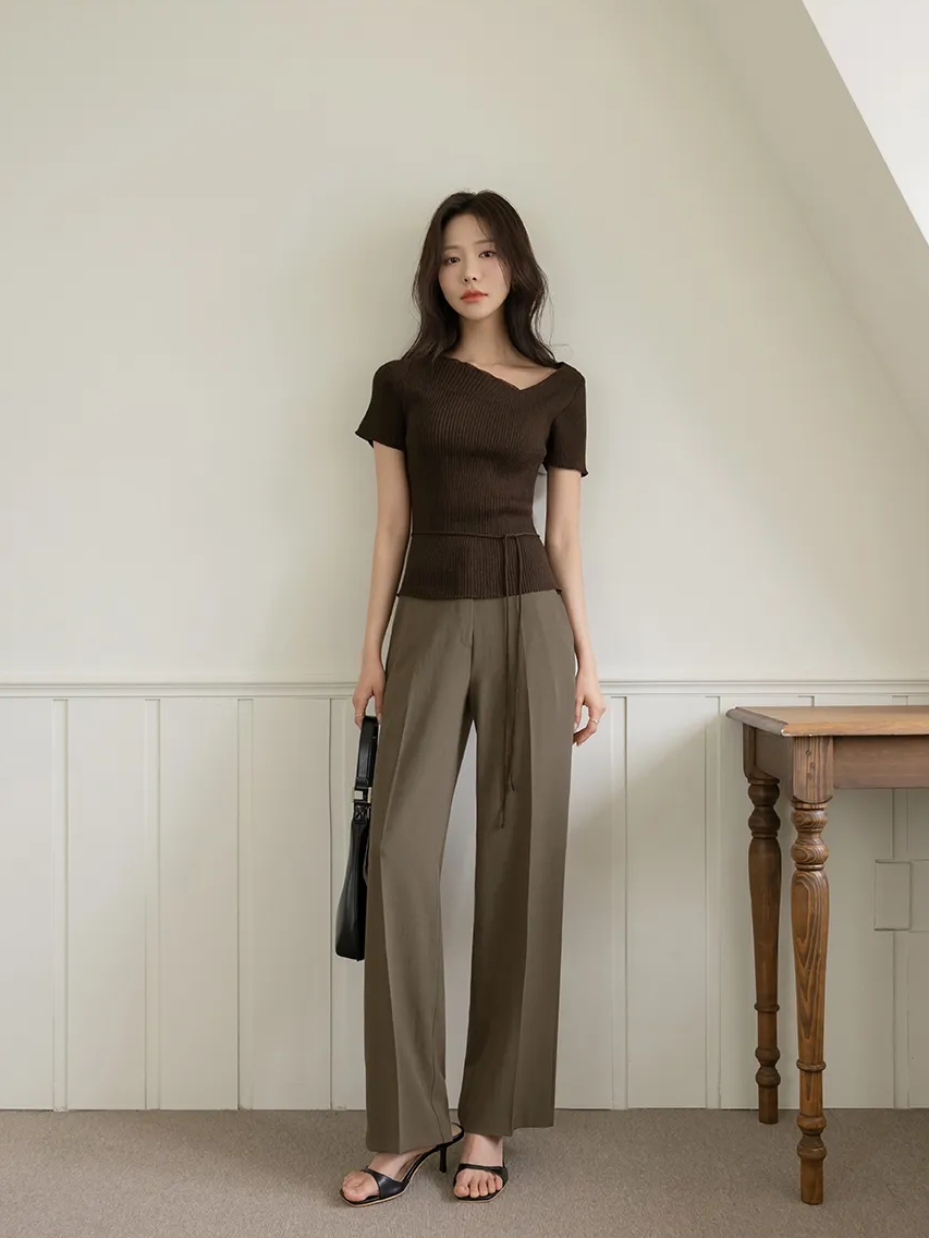 Điểm danh 4 món thời trang công sở trẻ trung nhất- Ảnh 3. Điểm danh 4 món thời trang công sở trẻ trung nhất- Ảnh 3.
