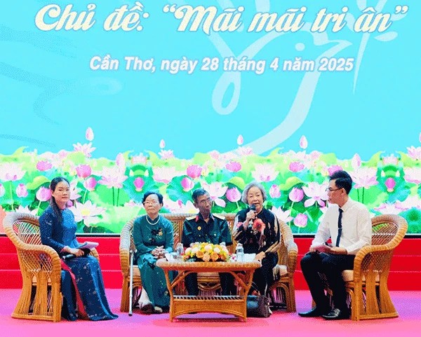 Ôn lại truyền thống phụ nữ Cần Thơ trong các phong trào đấu tranh chống Mỹ cứu nước- Ảnh 1. Ôn lại truyền thống phụ nữ Cần Thơ trong các phong trào đấu tranh chống Mỹ cứu nước- Ảnh 1.