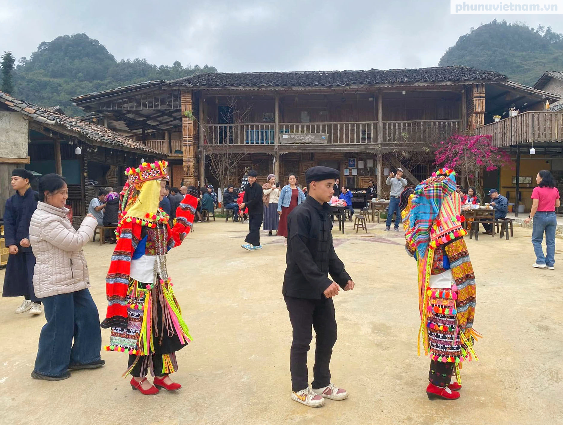 Ngôi làng dưới chân Cột cờ Lũng Cú thoát nghèo nhờ biết làm du lịch cộng đồng- Ảnh 11. Ngôi làng dưới chân Cột cờ Lũng Cú thoát nghèo nhờ biết làm du lịch cộng đồng- Ảnh 11.
