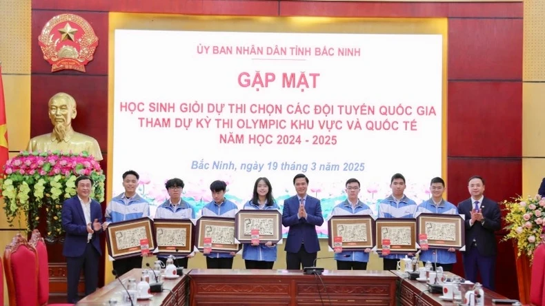 Bac Ninh female student breaks 5-year  Nữ sinh Bắc Ninh phá vỡ