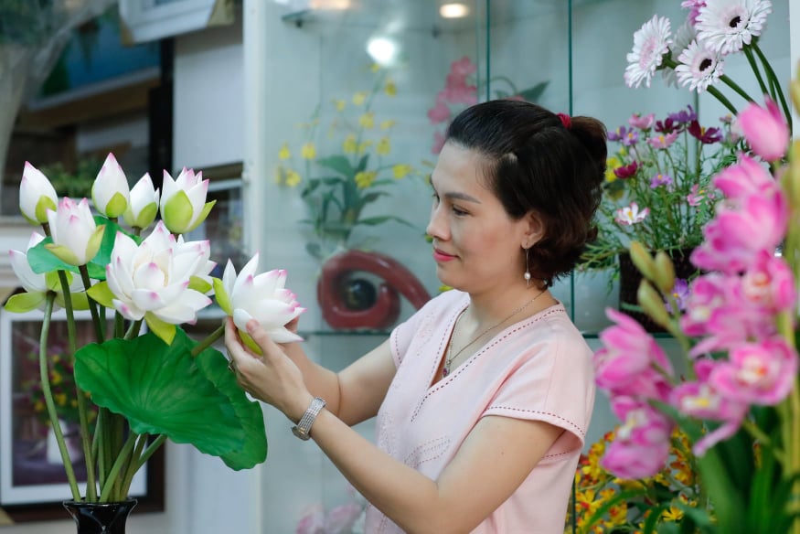 Tháng ngày "đi qua bão giông" của vợ chồng nghệ nhân Hoa đất Hương Thủy- Ảnh 1. Tháng ngày "đi qua bão giông" của vợ chồng nghệ nhân Hoa đất Hương Thủy- Ảnh 1.