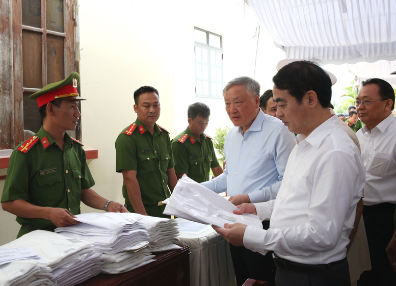 Phó Thủ tướng Thường trực Nguyễn Hòa Bình dự Lễ công bố quyết định đặc xá tại Trại giam A2- Ảnh 6. Phó Thủ tướng Thường trực Nguyễn Hòa Bình dự Lễ công bố quyết định đặc xá tại Trại giam A2- Ảnh 6.