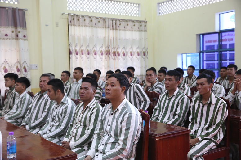 Phó Thủ tướng Thường trực Nguyễn Hòa Bình dự Lễ công bố quyết định đặc xá tại Trại giam A2- Ảnh 8. Phó Thủ tướng Thường trực Nguyễn Hòa Bình dự Lễ công bố quyết định đặc xá tại Trại giam A2- Ảnh 8.
