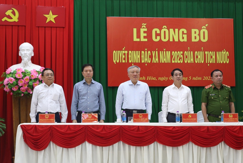 Phó Thủ tướng Thường trực Nguyễn Hòa Bình dự Lễ công bố quyết định đặc xá tại Trại giam A2- Ảnh 3. Phó Thủ tướng Thường trực Nguyễn Hòa Bình dự Lễ công bố quyết định đặc xá tại Trại giam A2- Ảnh 3.
