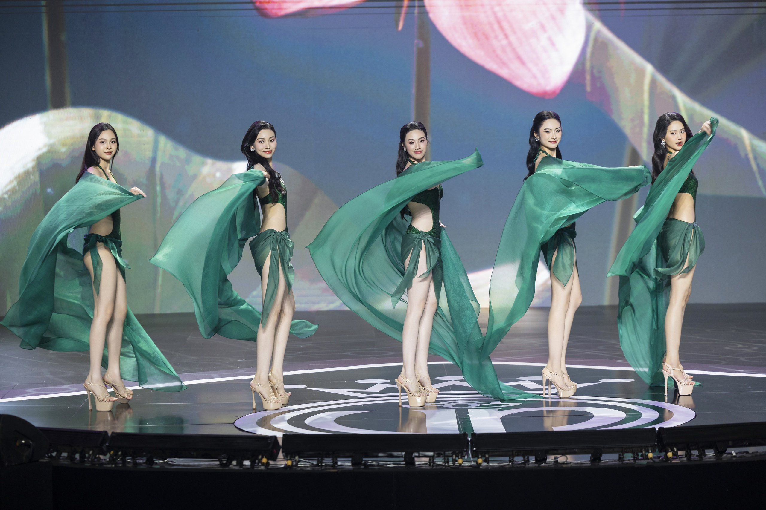 Màn trình diễn bikini Màn trình diễn bikini