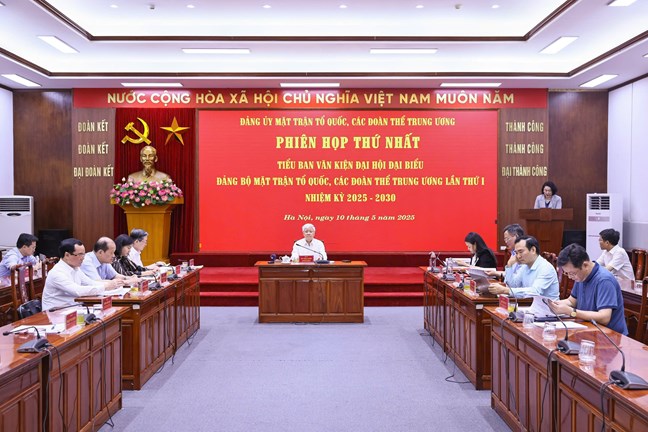 Phiên họp thứ nhất Tiểu ban văn kiện Đại hội đại biểu Đảng bộ Mặt trận Tổ quốc, các đoàn thể Trung ương- Ảnh 1. Phiên họp thứ nhất Tiểu ban văn kiện Đại hội đại biểu Đảng bộ Mặt trận Tổ quốc, các đoàn thể Trung ương- Ảnh 1.