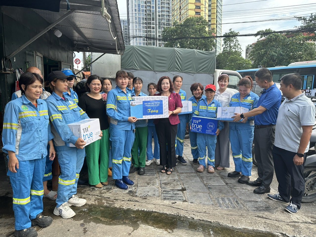 Tôn vinh phụ nữ Thủ đô điển hình tiêu biểu làm theo lời Bác giai đoạn 2016-2025- Ảnh 3. Tôn vinh phụ nữ Thủ đô điển hình tiêu biểu làm theo lời Bác giai đoạn 2016-2025- Ảnh 3.
