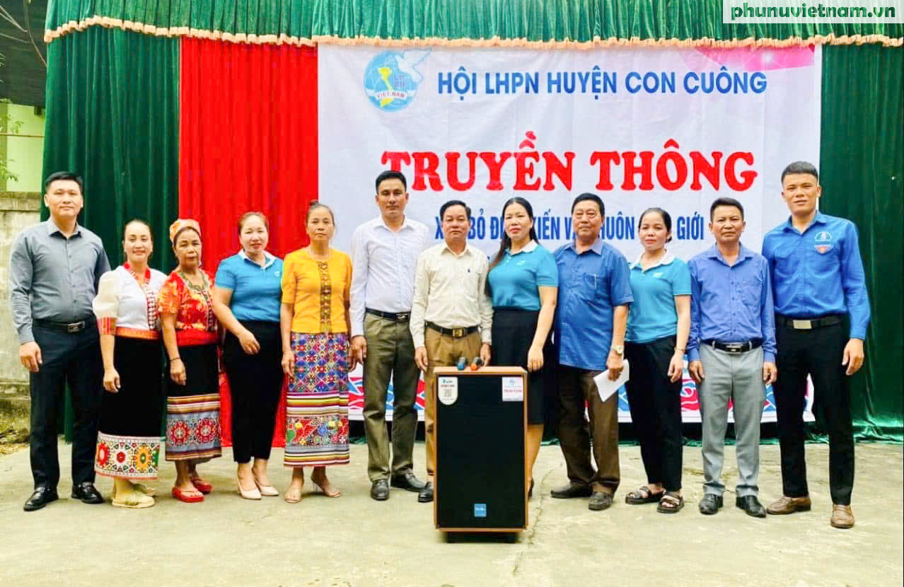 Đưa các hoạt động nâng cao quyền năng đến gần với phụ nữ, trẻ em dân tộc thiểu số- Ảnh 1. Đưa các hoạt động nâng cao quyền năng đến gần với phụ nữ, trẻ em dân tộc thiểu số- Ảnh 1.