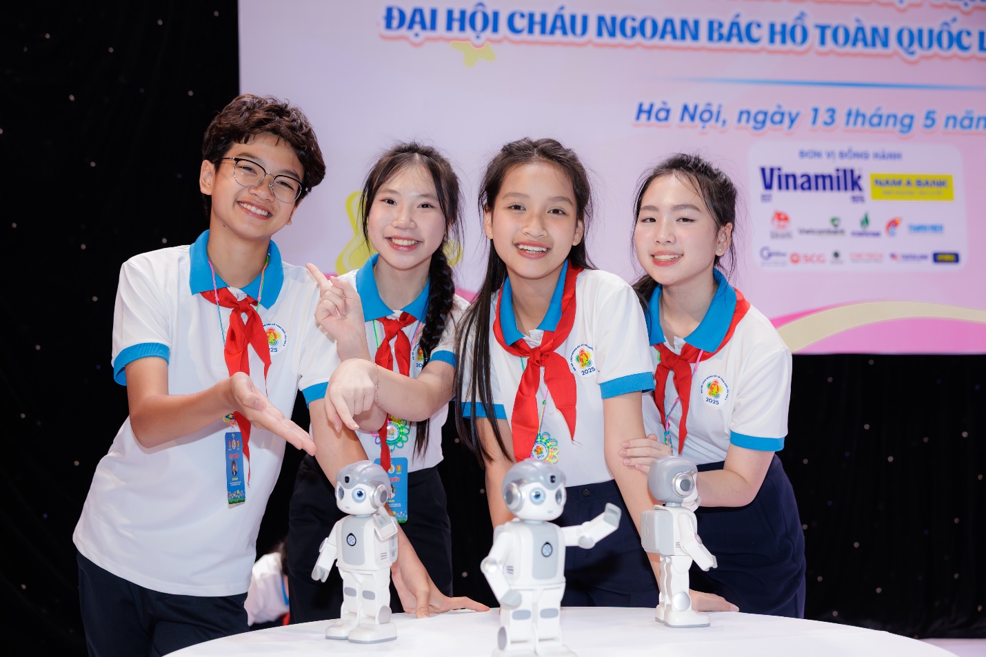 Hành trình truyền lửa đáng nhớ của 500 thiếu nhi cháu ngoan Bác Hồ- Ảnh 3. Hành trình truyền lửa đáng nhớ của 500 thiếu nhi cháu ngoan Bác Hồ- Ảnh 3.