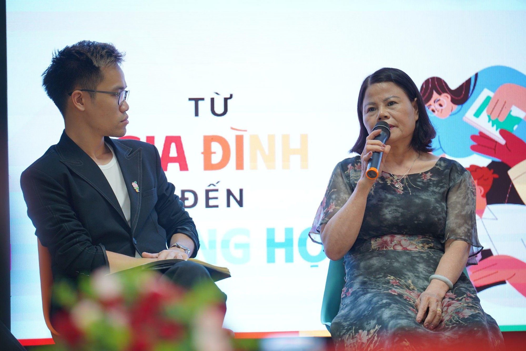 "Mẹ không buông tay con được": Từ câu chuyện một gia đình, nhìn lại quyền kết hôn của người LGBT- Ảnh 1. "Mẹ không buông tay con được": Từ câu chuyện một gia đình, nhìn lại quyền kết hôn của người LGBT- Ảnh 1.