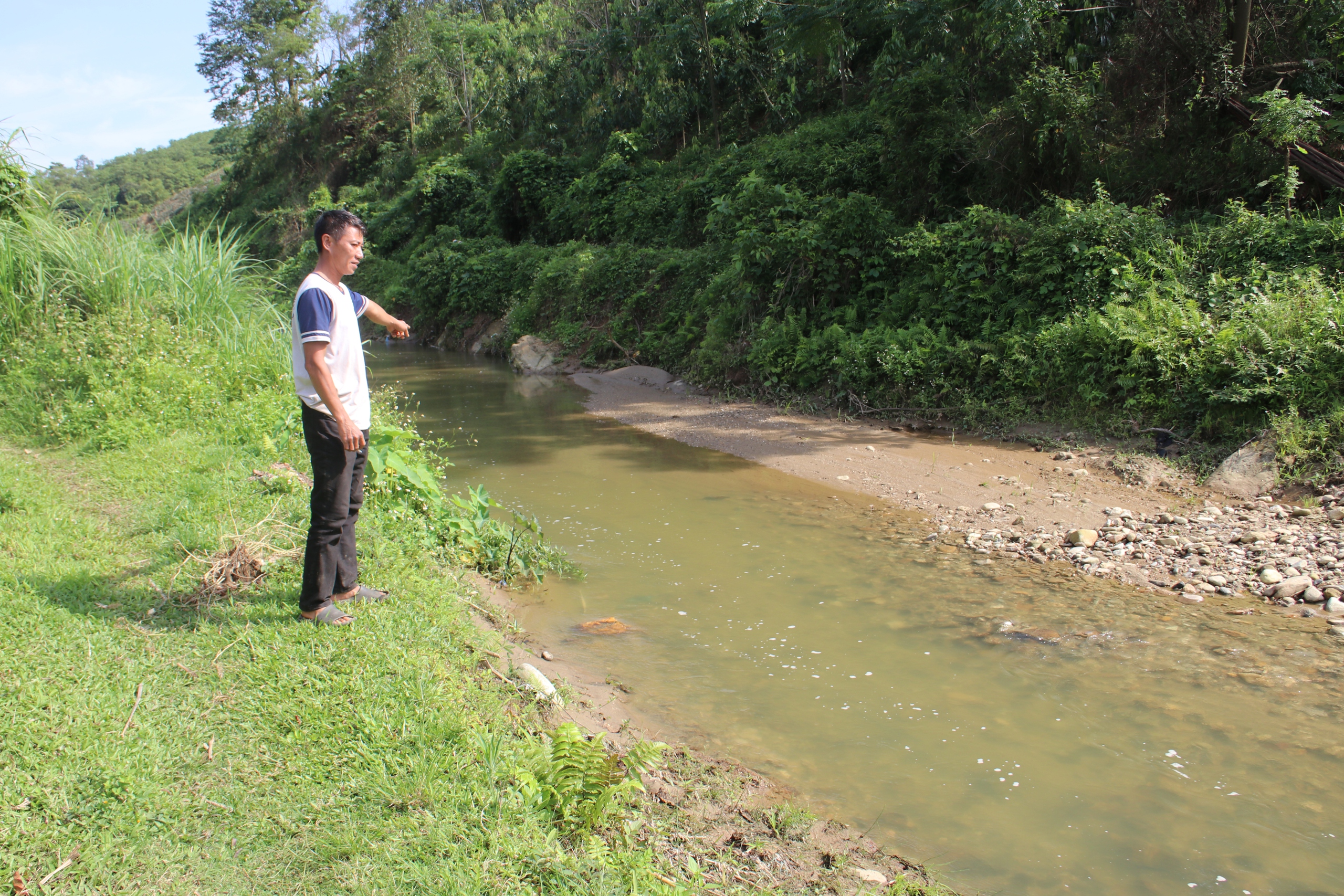 Lào Cai: Cả làng bất an vì sống bên bãi thải quặng - Ảnh 10.