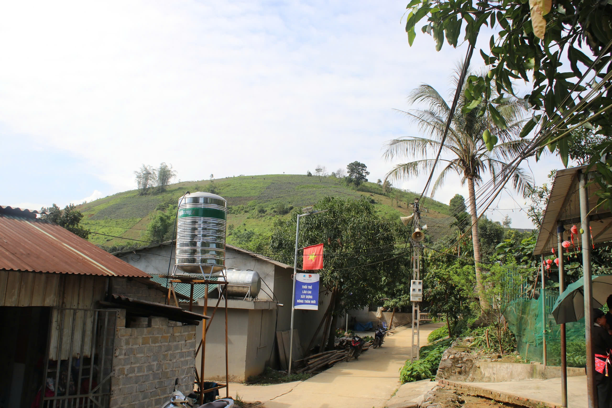 Lào Cai: Cả làng bất an vì sống bên bãi thải quặng - Ảnh 11.