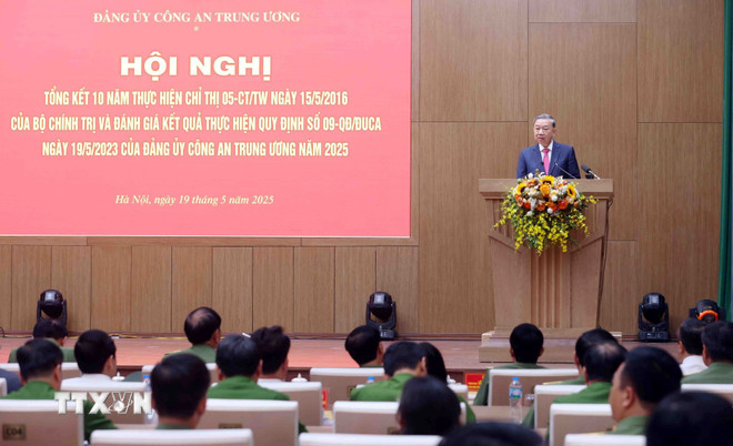 Tổng Bí thư: Gắn kết chặt chẽ học tập, làm theo Bác với xây dựng lực lượng Công an Nhân dân- Ảnh 2. Tổng Bí thư: Gắn kết chặt chẽ học tập, làm theo Bác với xây dựng lực lượng Công an Nhân dân- Ảnh 2.