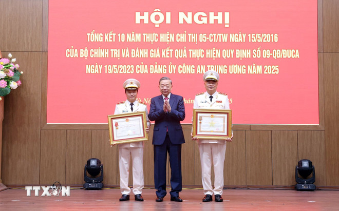 Tổng Bí thư: Gắn kết chặt chẽ học tập, làm theo Bác với xây dựng lực lượng Công an Nhân dân- Ảnh 5. Tổng Bí thư: Gắn kết chặt chẽ học tập, làm theo Bác với xây dựng lực lượng Công an Nhân dân- Ảnh 5.