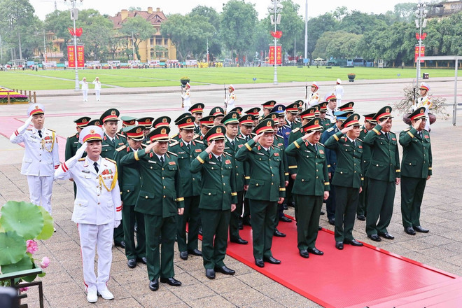 Lãnh đạo Đảng, Nhà nước vào Lăng viếng Chủ tịch Hồ Chí Minh nhân kỷ niệm 135 năm Ngày sinh của Bác- Ảnh 1. Lãnh đạo Đảng, Nhà nước vào Lăng viếng Chủ tịch Hồ Chí Minh nhân kỷ niệm 135 năm Ngày sinh của Bác- Ảnh 1.