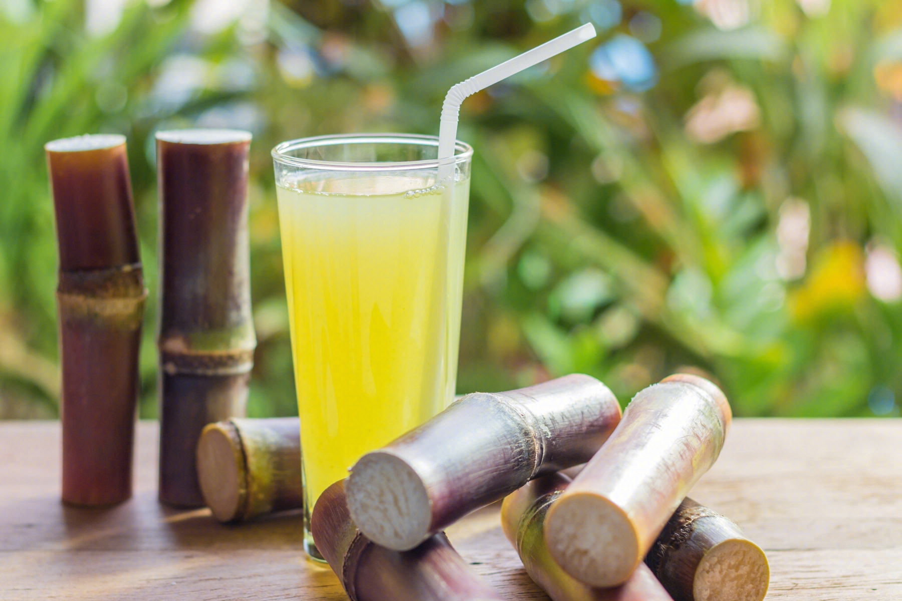 Mùa hè uống nước mía giải khát "cực đã" nhưng nhóm người này nên tránh xa kẻo "ôm bệnh"- Ảnh 3. Mùa hè uống nước mía giải khát "cực đã" nhưng nhóm người này nên tránh xa kẻo "ôm bệnh"- Ảnh 3.