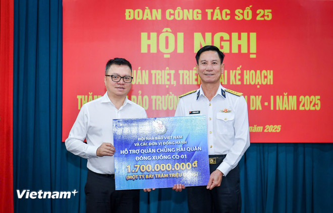 Đoàn công tác báo chí đi thăm Trường Sa và Nhà giàn DK1- Ảnh 3. Đoàn công tác báo chí đi thăm Trường Sa và Nhà giàn DK1- Ảnh 3.
