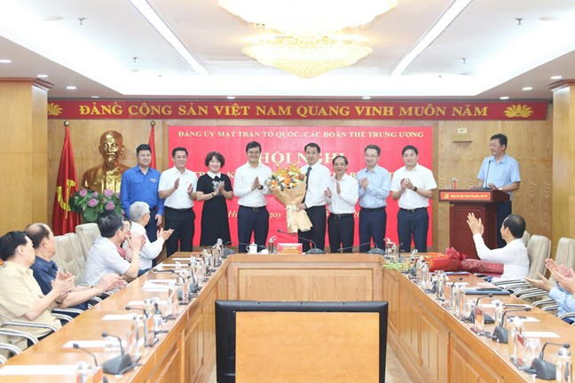 Ông Ngô Văn Cương giữ chức Phó Bí thư chuyên trách Đảng ủy MTTQ, các đoàn thể Trung ương- Ảnh 8. Ông Ngô Văn Cương giữ chức Phó Bí thư chuyên trách Đảng ủy MTTQ, các đoàn thể Trung ương- Ảnh 8.
