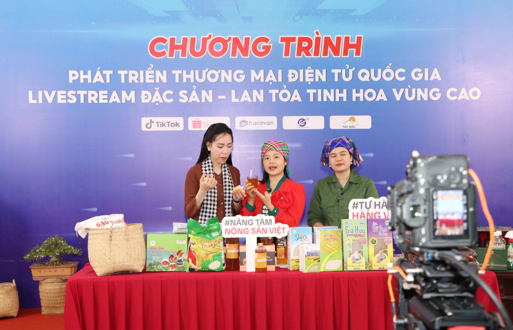 Förderung der regionalen Vernetzung, Verringerung der Kluft zwischen den Ortschaften - Foto 2. Thúc đẩy liên kết vùng, thu hẹp khoảng cách giữa các địa phương- Ảnh 2.