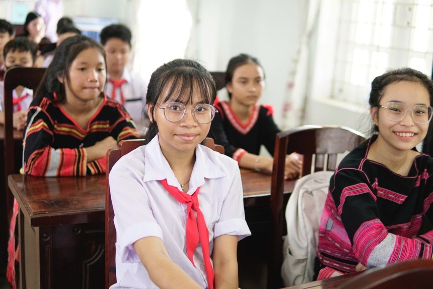 Reise zur Reduzierung von Kinderehen und zur Verbesserung der Lage von Frauen und Kindern ethnischer Minderheiten in Van Canh - Foto 1. Hành trình giảm tảo hôn, nâng cao vị thế phụ nữ và trẻ em dân tộc thiểu số ở Vân Canh- Ảnh 1.