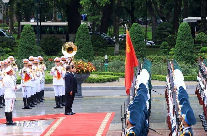 Chủ tịch nước Lương Cường chủ trì lễ đón Tổng thống Cộng hòa Pháp- Ảnh 1.