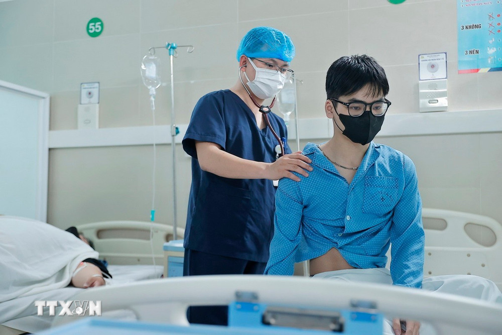 Covid-19 quay trở lại: Ai cần điều trị tại bệnh viện nếu mắc virus?- Ảnh 2.