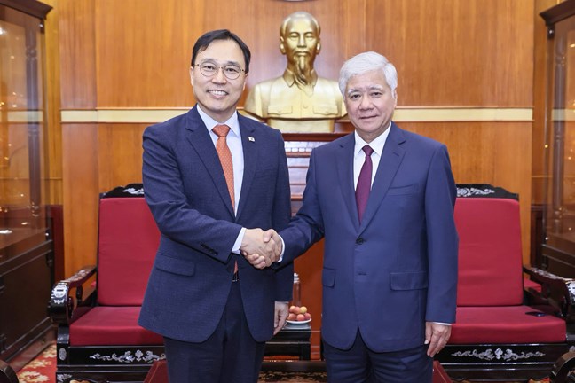 Chủ tịch UBTƯ MTTQ Việt Nam Đỗ Văn Chiến tiếp Đại sứ đặc mệnh toàn quyền Hàn Quốc tại Việt Nam- Ảnh 1. Chủ tịch UBTƯ MTTQ Việt Nam Đỗ Văn Chiến tiếp Đại sứ đặc mệnh toàn quyền Hàn Quốc tại Việt Nam- Ảnh 1.