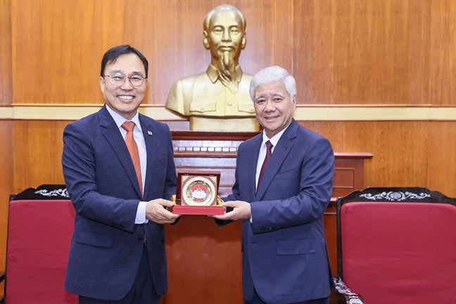 Chủ tịch UBTƯ MTTQ Việt Nam Đỗ Văn Chiến tiếp Đại sứ đặc mệnh toàn quyền Hàn Quốc tại Việt Nam- Ảnh 2. Chủ tịch UBTƯ MTTQ Việt Nam Đỗ Văn Chiến tiếp Đại sứ đặc mệnh toàn quyền Hàn Quốc tại Việt Nam- Ảnh 2.