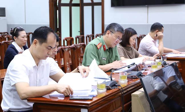 Bàn giải pháp xây dựng tiêu chí "Khu dân cư đoàn kết, ấm no, hạnh phúc"- Ảnh 8. Bàn giải pháp xây dựng tiêu chí "Khu dân cư đoàn kết, ấm no, hạnh phúc"- Ảnh 8.