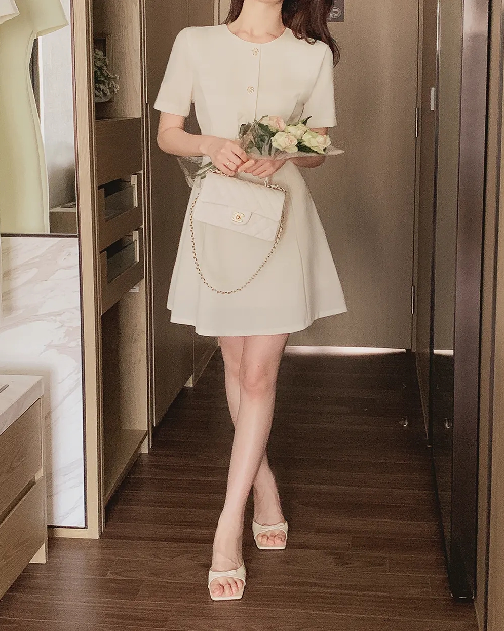 Những món thời trang kéo chân dài miên man- Ảnh 2. Những món thời trang kéo chân dài miên man- Ảnh 2.