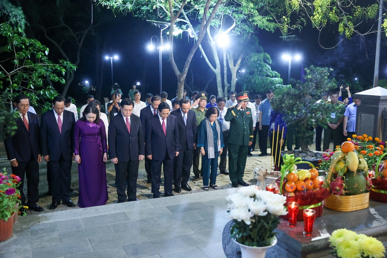 Thủ tướng: Kỷ niệm 50 năm giải phóng Côn Đảo, quyết tâm lập những kỳ tích mới, hào hùng và oanh liệt hơn- Ảnh 9. Thủ tướng: Kỷ niệm 50 năm giải phóng Côn Đảo, quyết tâm lập những kỳ tích mới, hào hùng và oanh liệt hơn- Ảnh 9.