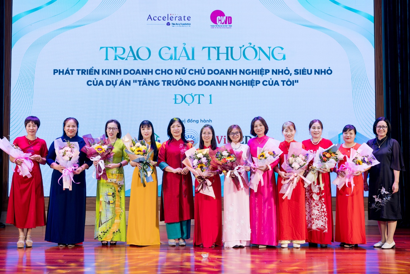 Xây dựng thương hiệu từ nồi bánh chưng truyền thống- Ảnh 1. Xây dựng thương hiệu từ nồi bánh chưng truyền thống- Ảnh 1.