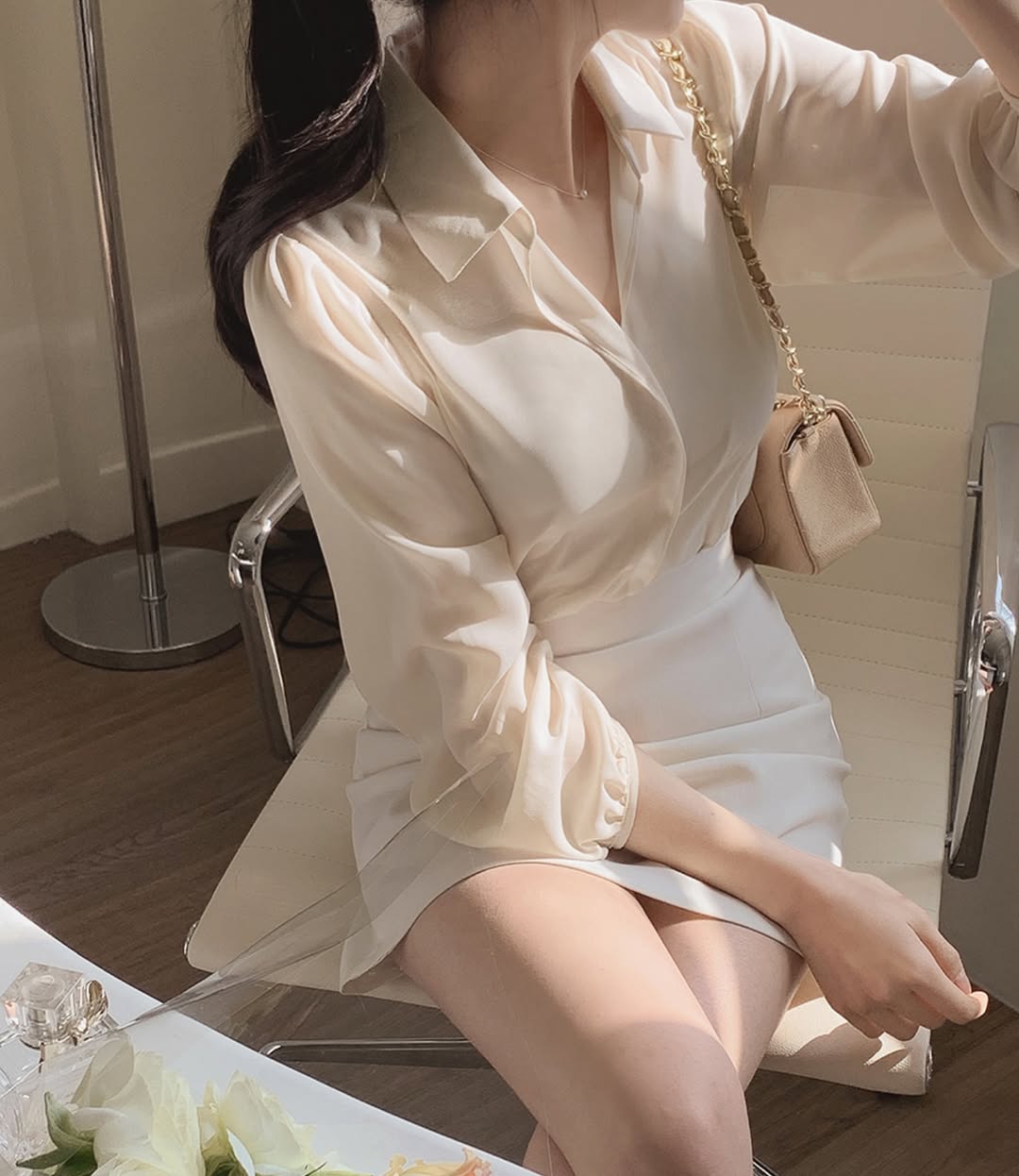 Thời tiết mát mẻ, tranh thủ diện ngay sơ mi vải voan vừa mỏng mát lại dễ mix đủ kiểu- Ảnh 9. Thời tiết mát mẻ, tranh thủ diện ngay sơ mi vải voan vừa mỏng mát lại dễ mix đủ kiểu- Ảnh 9.