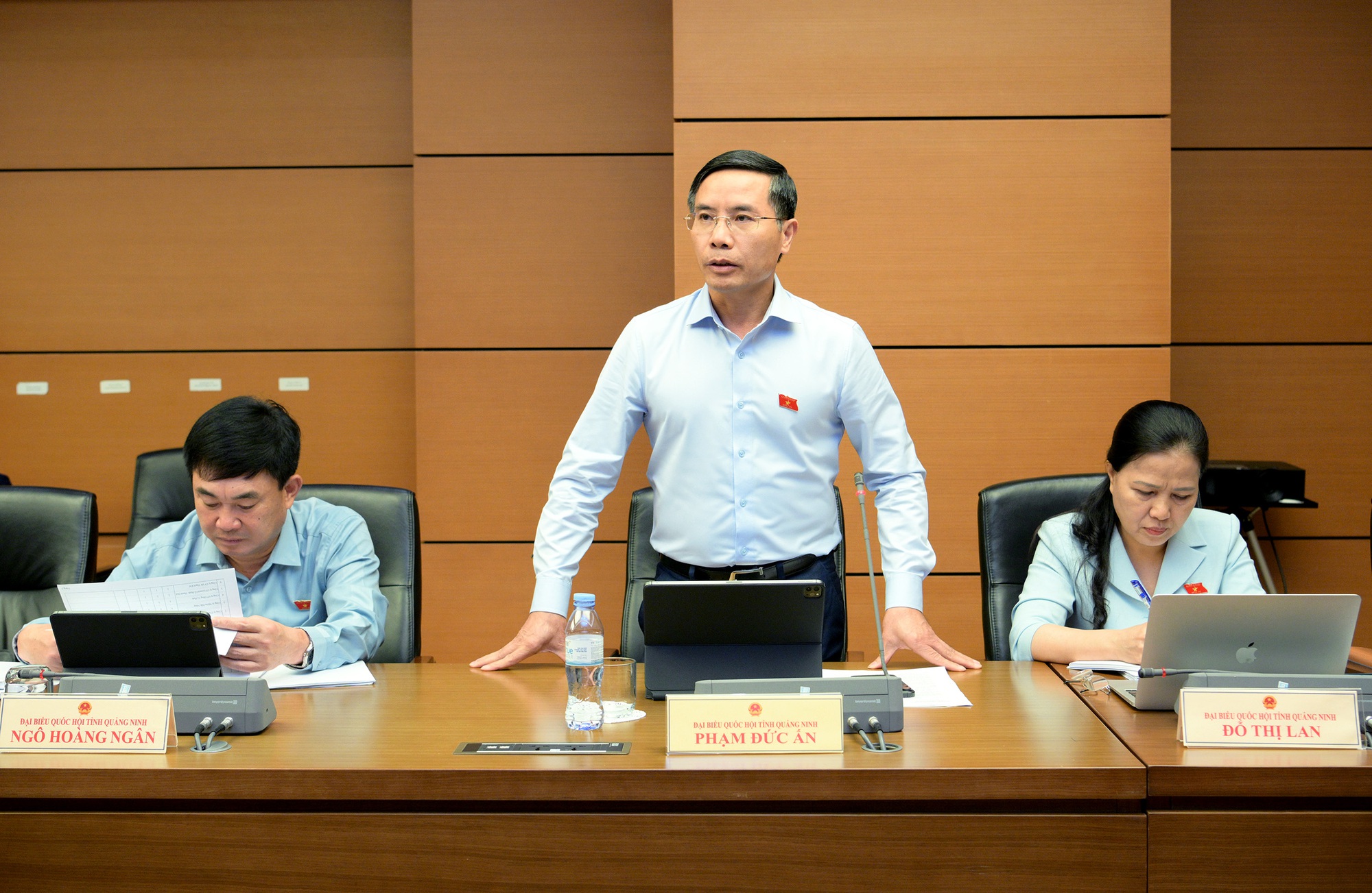 Cán bộ, công chức làm nhiều, hiệu quả cao phải được hưởng nhiều; xóa bỏ biên chế suốt đời phải đổi mới cách đánh giá- Ảnh 5. Cán bộ, công chức làm nhiều, hiệu quả cao phải được hưởng nhiều; xóa bỏ biên chế suốt đời phải đổi mới cách đánh giá- Ảnh 5.