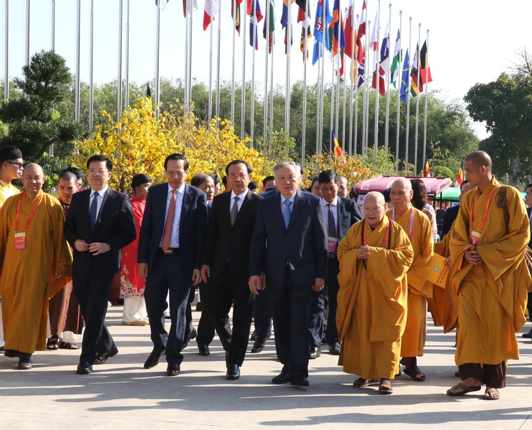 Bế mạc Đại lễ Vesak Liên Hợp Quốc 2025: Khẳng định nhiều giá trị nhân văn và thành tựu to lớn của Việt Nam- Ảnh 1. Bế mạc Đại lễ Vesak Liên Hợp Quốc 2025: Khẳng định nhiều giá trị nhân văn và thành tựu to lớn của Việt Nam- Ảnh 1.